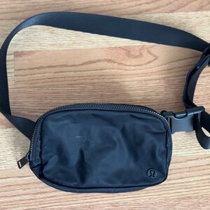 Lululemon 1L Black Crossbody Belt Bag